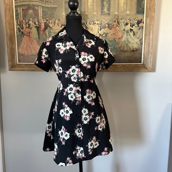 Vintage Floral Dress - Picture 3 of 4